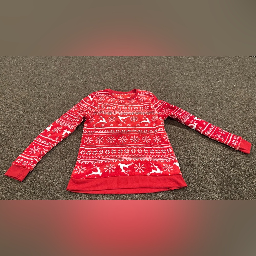 EUC Fleece top M 40-42 Red Festive Girls LS Christmas Wonter snowflake reindeer